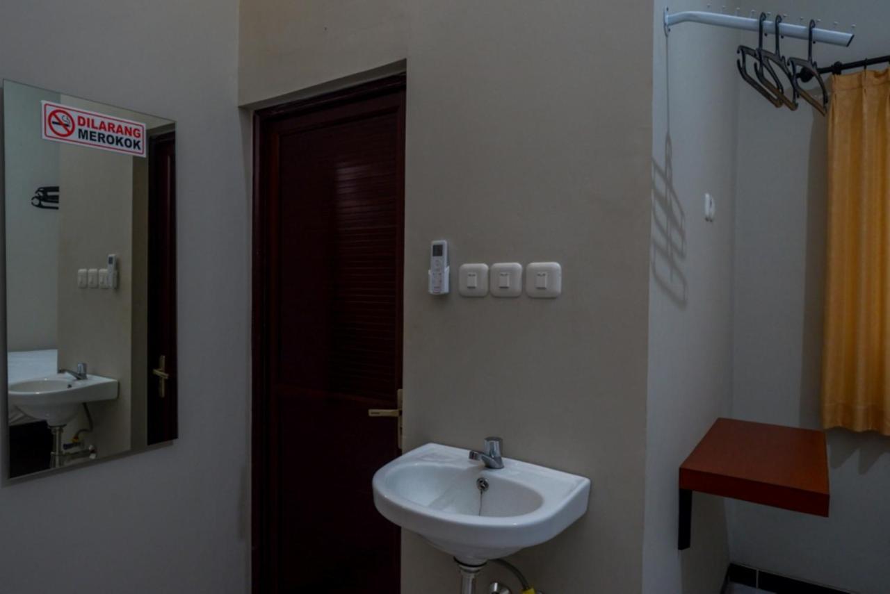 Reddoorz Near Kampus Ump Purwokerto 2 Hotel Sumbang Exterior photo